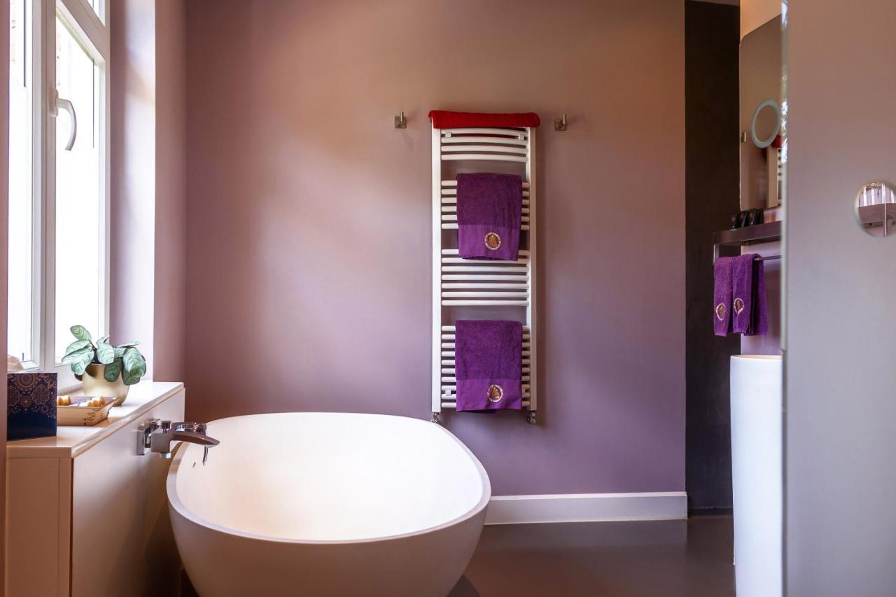 B&B Saint-Georges -Located In The City Centre Of Bruges- Exteriér fotografie A towel warmer