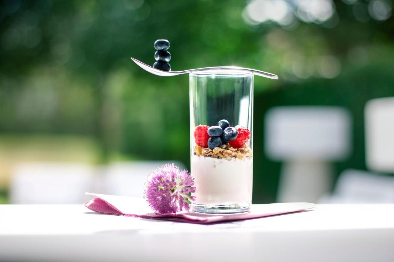 B&B Saint-Georges -Located In The City Centre Of Bruges- Exteriér fotografie Yoghurt with fruit